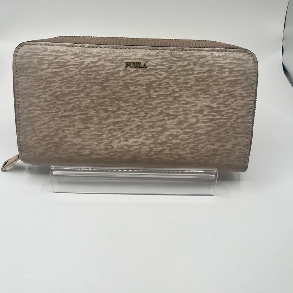 FURLA Winter ❄️ Taupe / Gray Women's Leather Wallet Excellent Condition 🤍🩶🖤